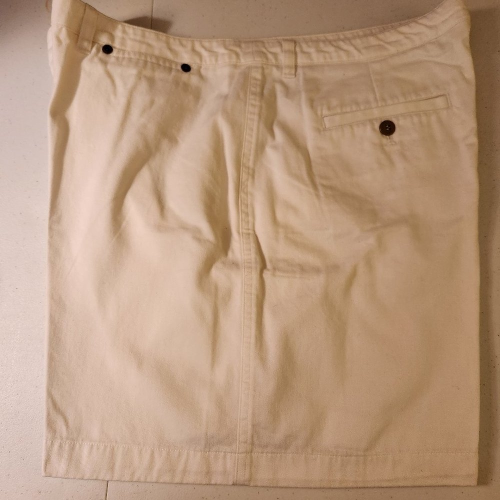 Jones New York Sport white twill shorts, size 16